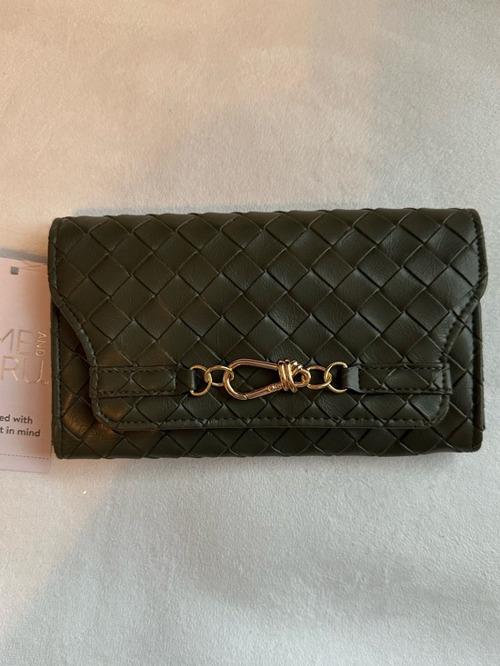 Time and Tru Handbags - NWTS Time and Tru Olive Woven Envelope Wallet with Gold Tone Hardware